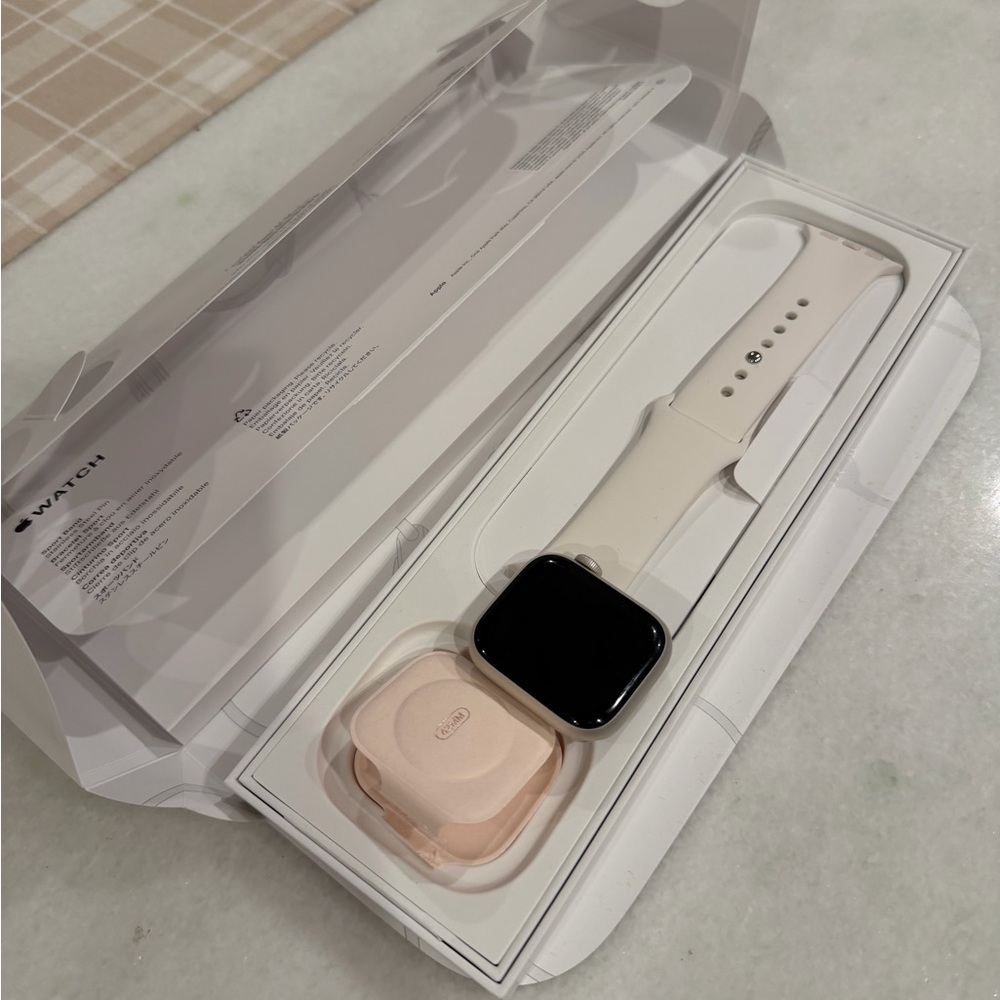Apple 9 Series (GPS) 41mm Smartwatch with Cream Band